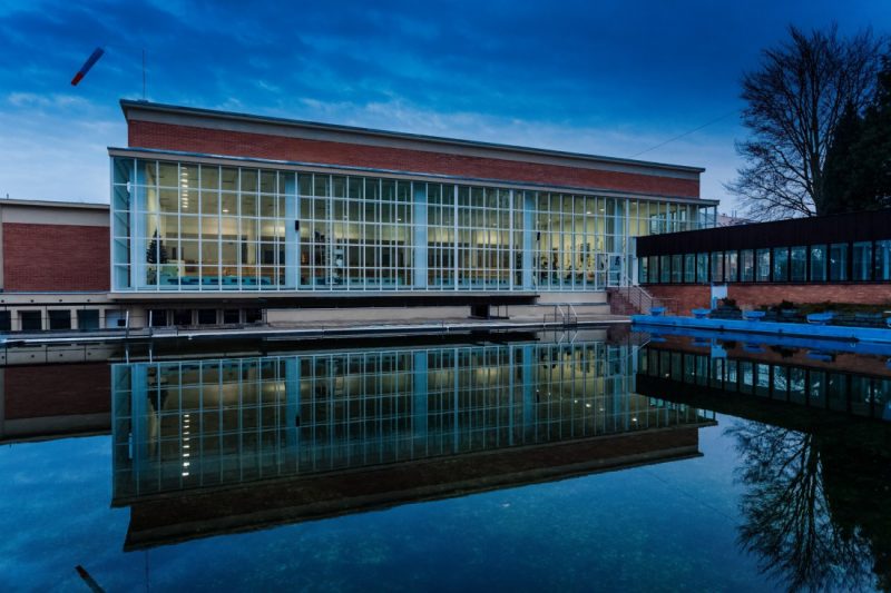 Total reconstruction of 25 m swimming pool building in Zlín – the Ist phase of the siding and roofs reconstruction